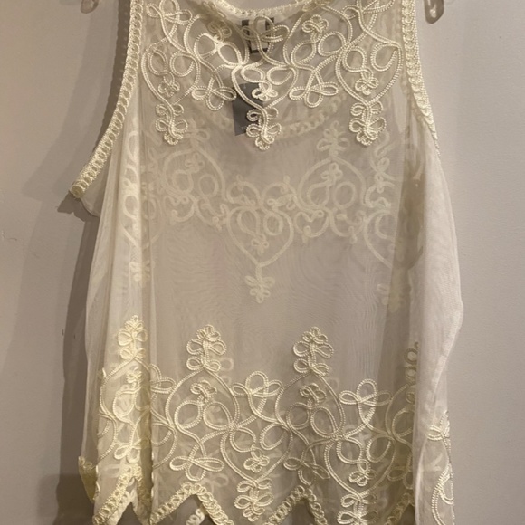 Torrid NWT Cream Lace Embroidered Tank - Picture 3 of 3